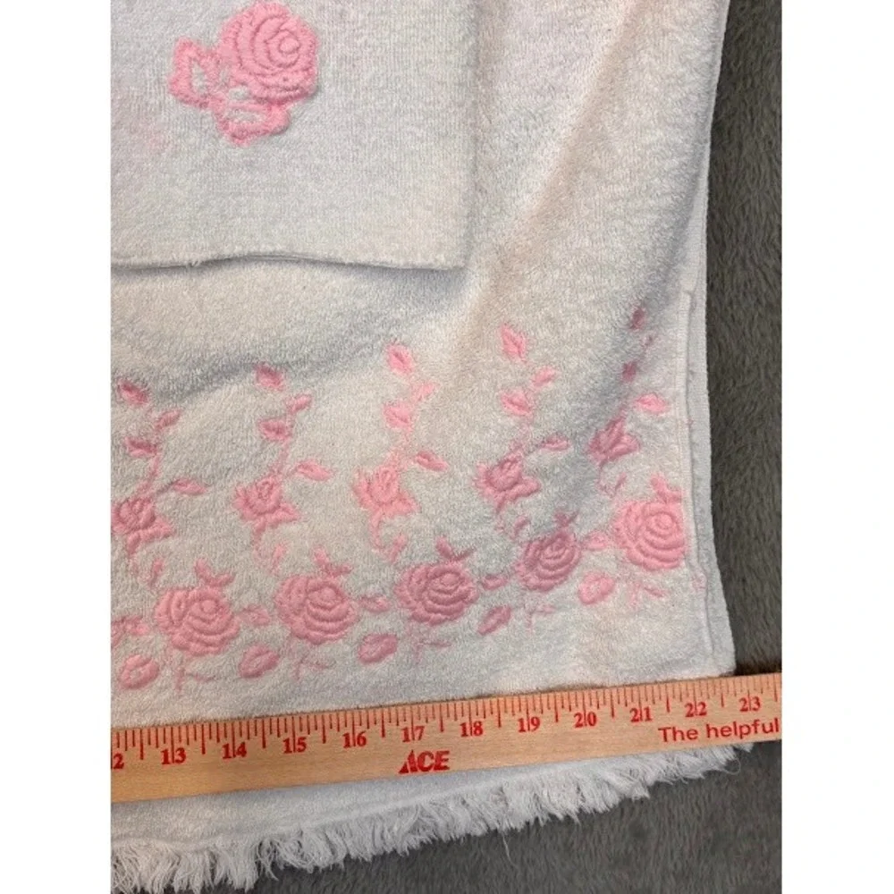 Vintage Dundee White Pink Rose Embroidered Towel Set Fringe Made in USA 2pc